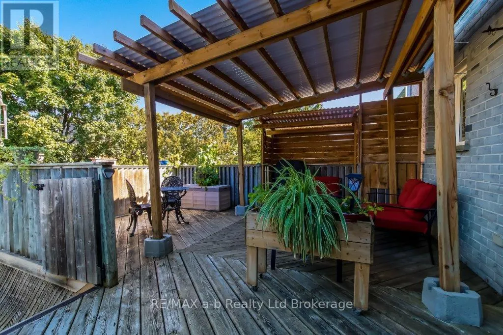 1035 DEVONSHIRE AVENUE