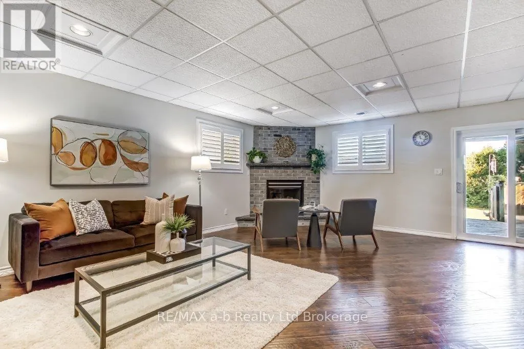 1035 DEVONSHIRE AVENUE