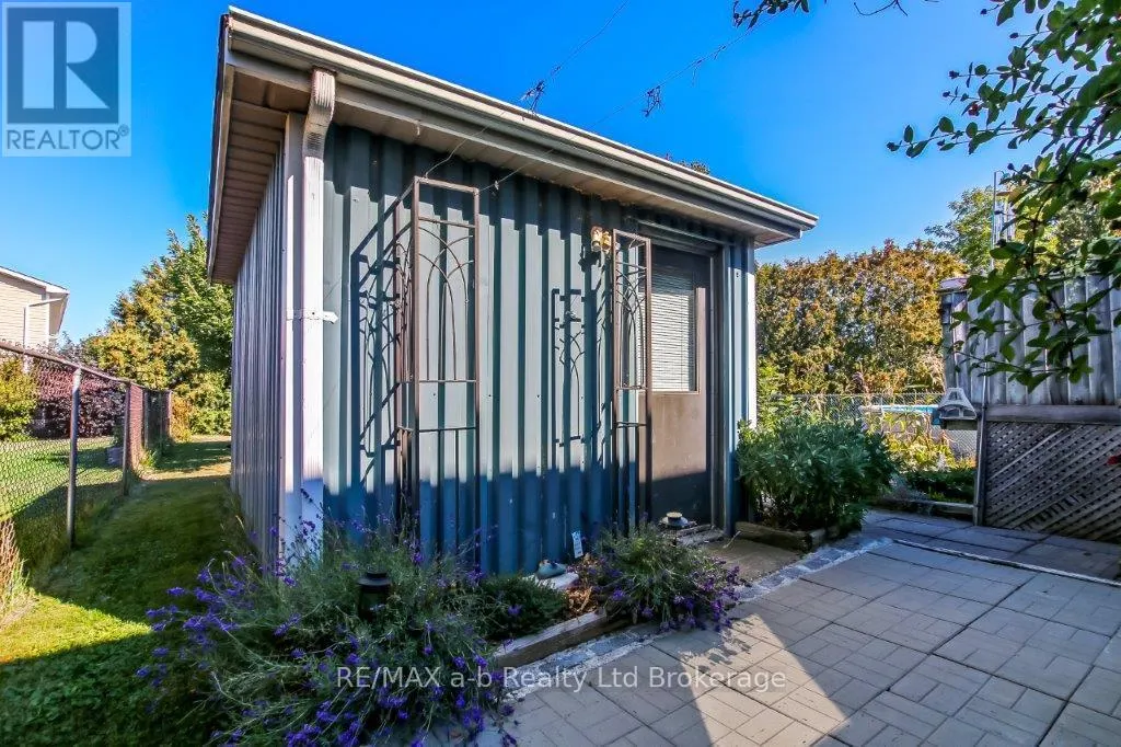 1035 DEVONSHIRE AVENUE