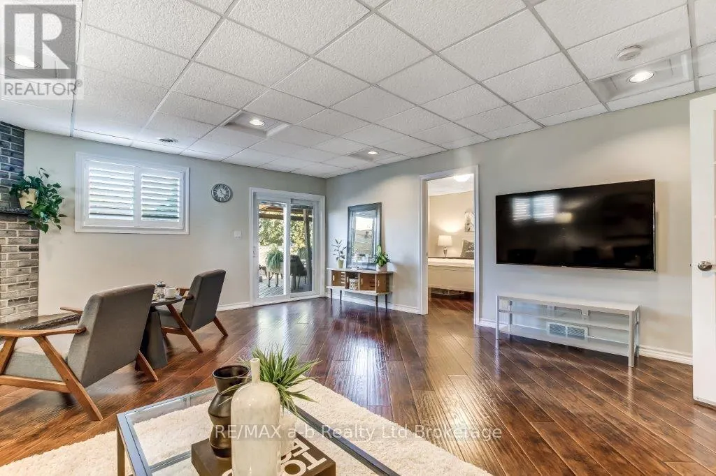 1035 DEVONSHIRE AVENUE