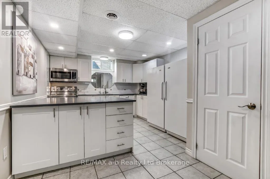 1035 DEVONSHIRE AVENUE