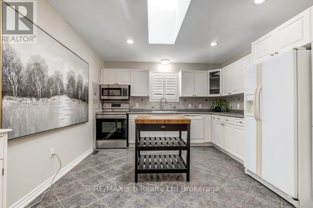 1035 DEVONSHIRE AVENUE