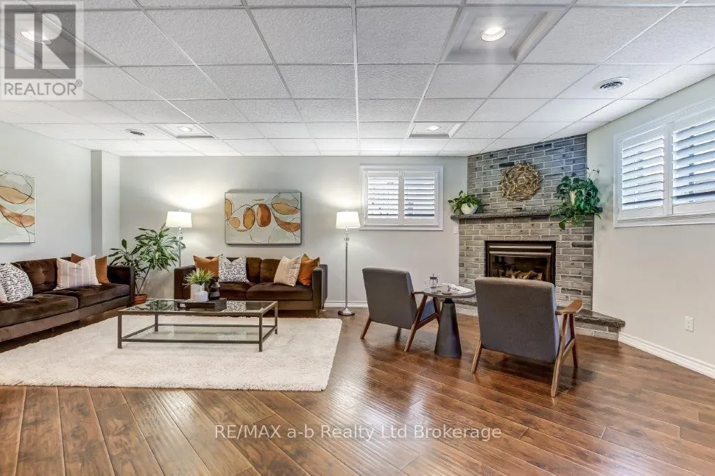 1035 DEVONSHIRE AVENUE