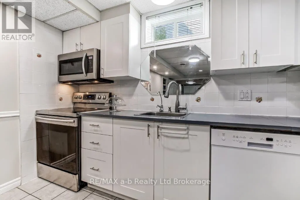 1035 DEVONSHIRE AVENUE