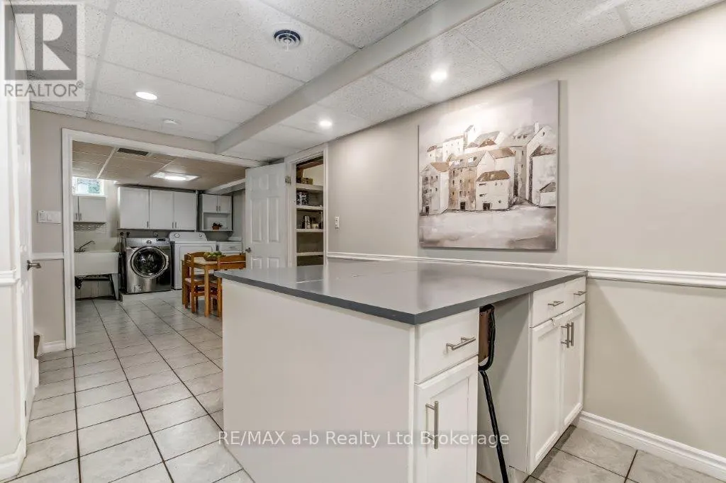 1035 DEVONSHIRE AVENUE