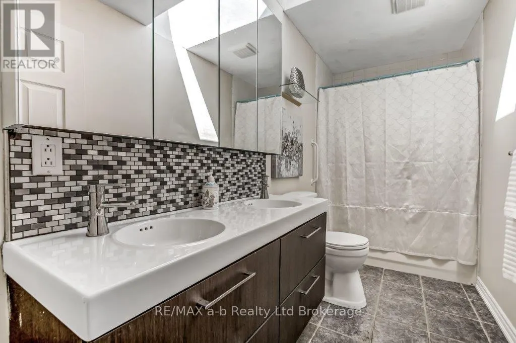 1035 DEVONSHIRE AVENUE