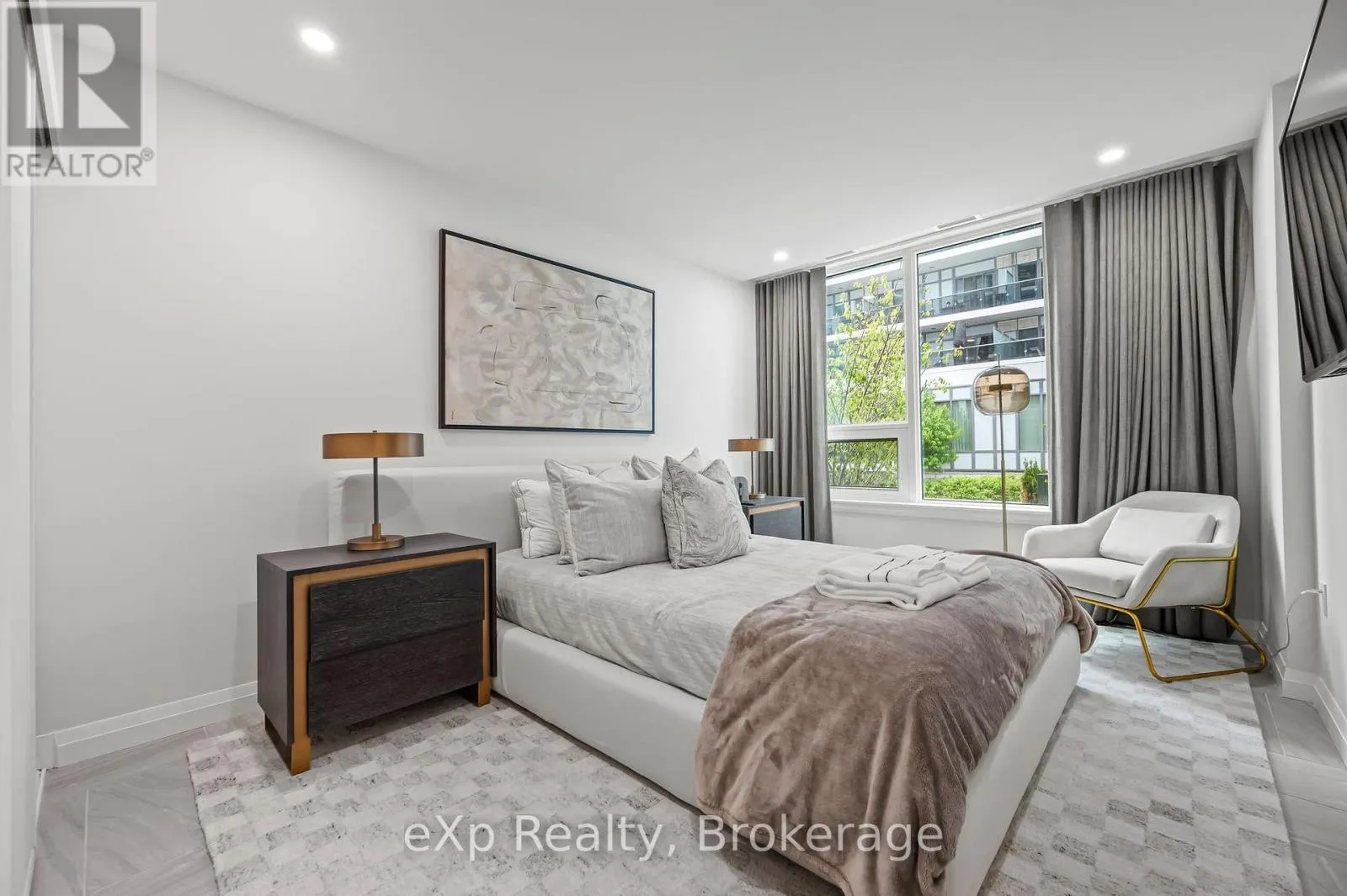 804 - 63 ARTHUR STREET S, #804