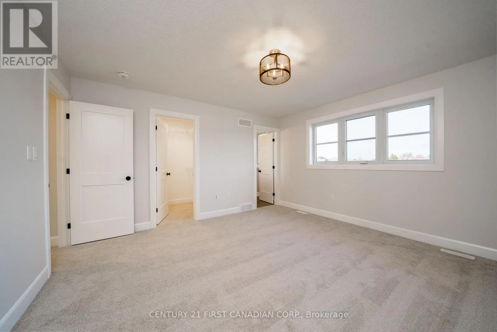 34 POSTMA CRESCENT