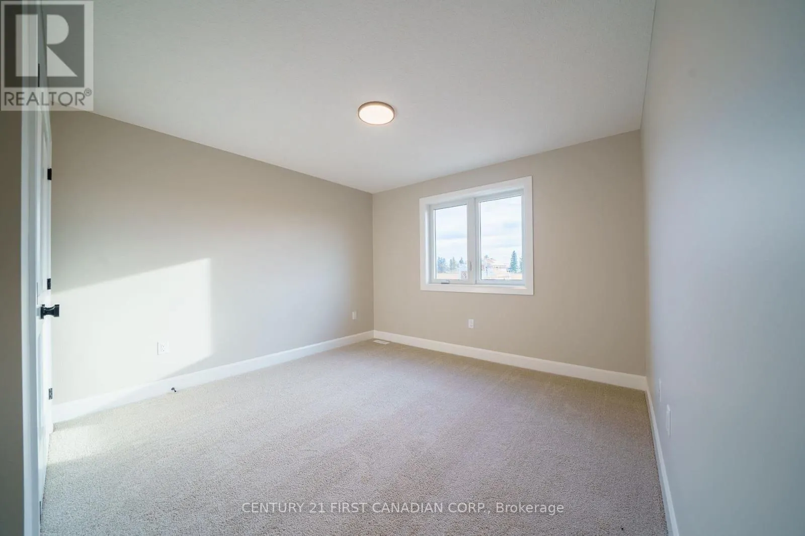 34 POSTMA CRESCENT