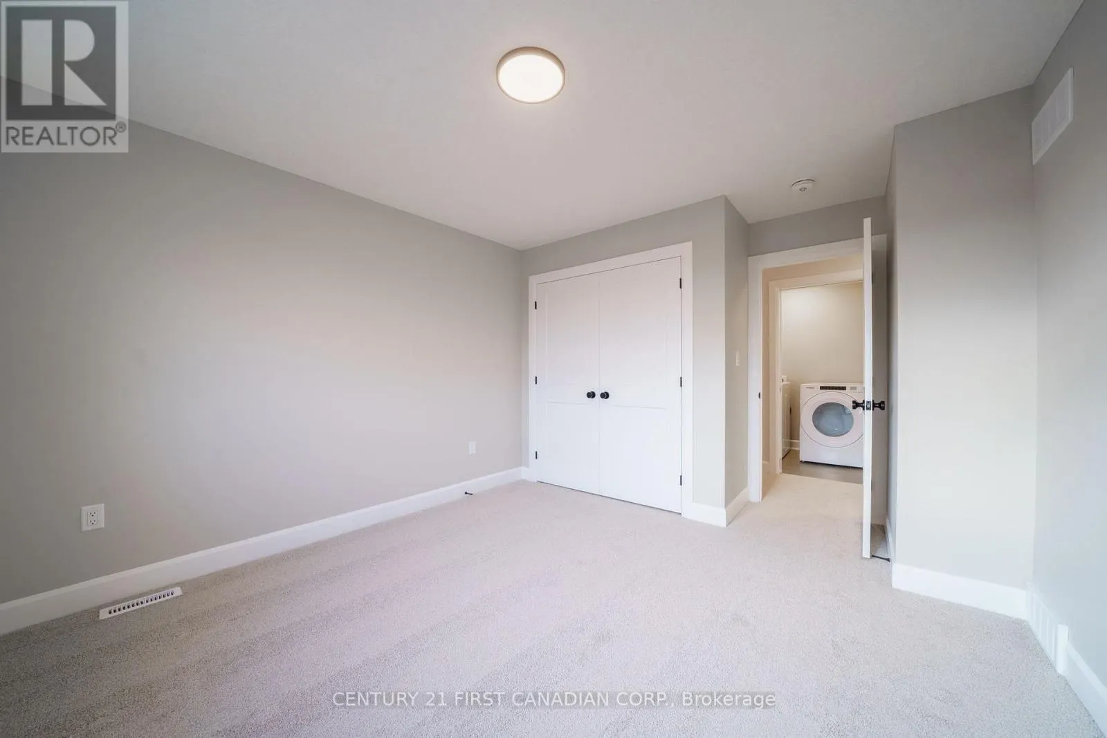 34 POSTMA CRESCENT