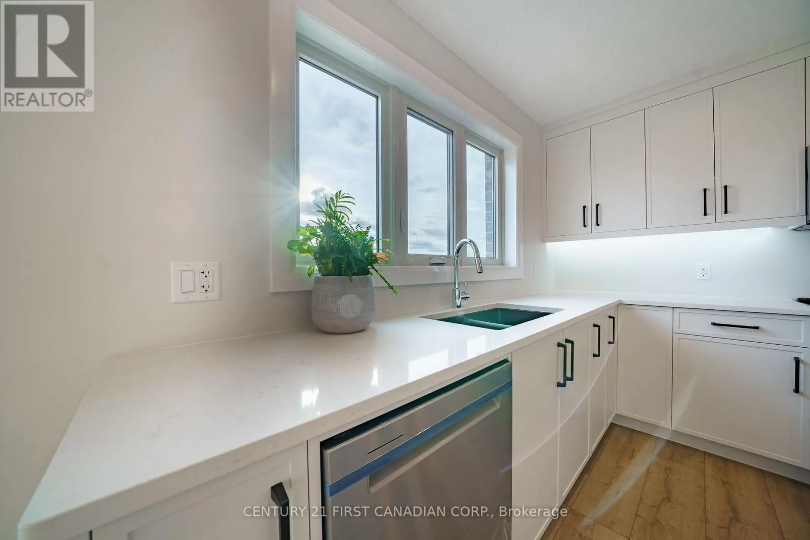 34 POSTMA CRESCENT