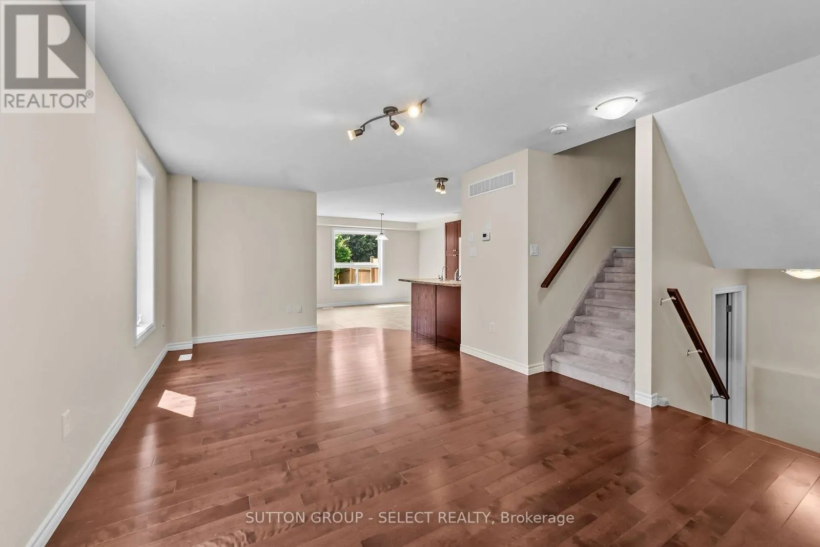 953 SILVERFOX CRESCENT