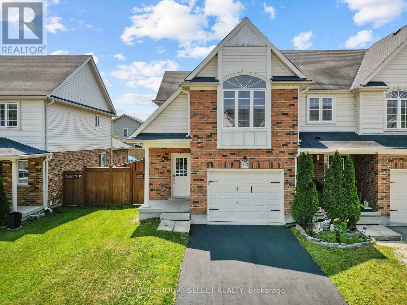 953 SILVERFOX CRESCENT