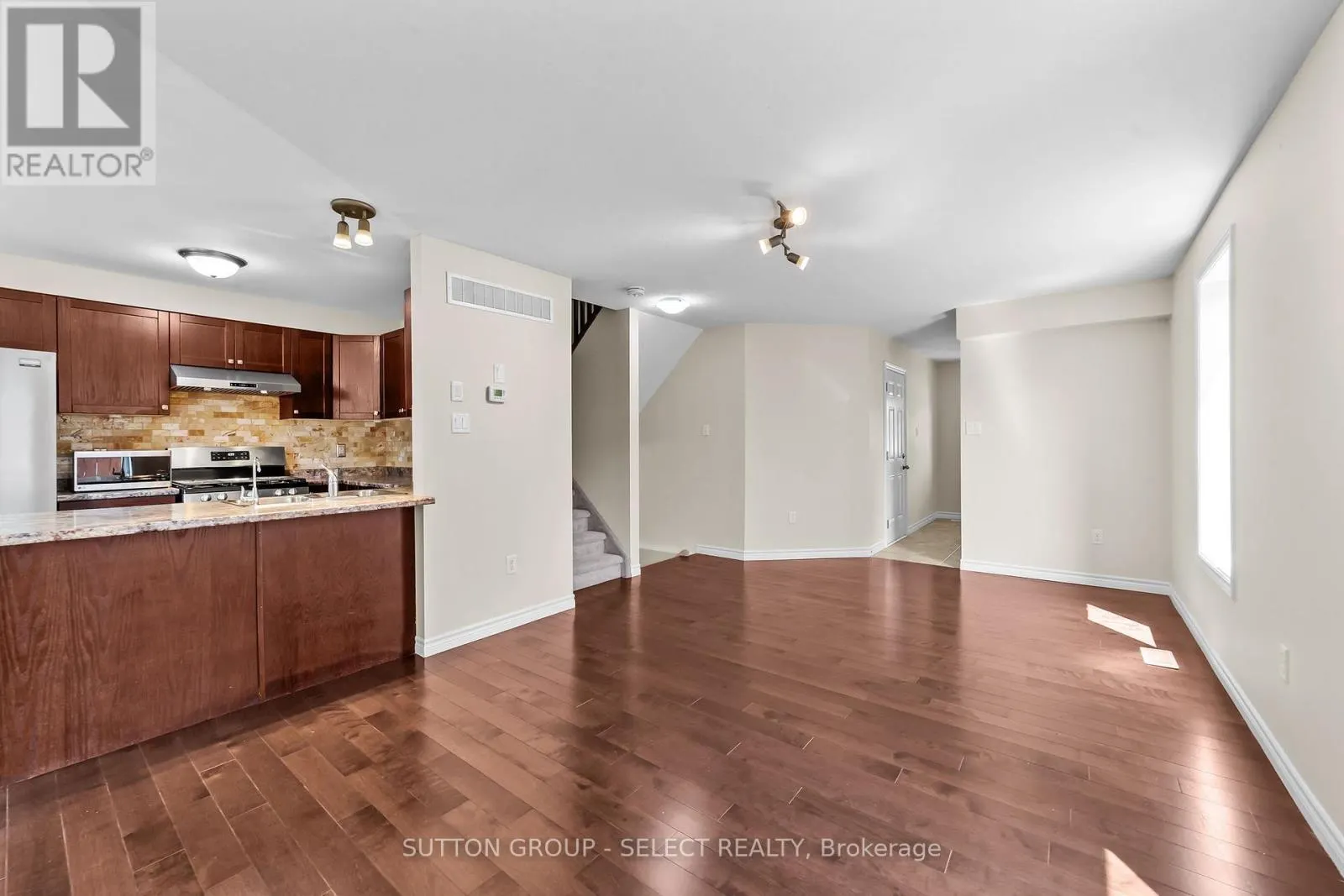 953 SILVERFOX CRESCENT