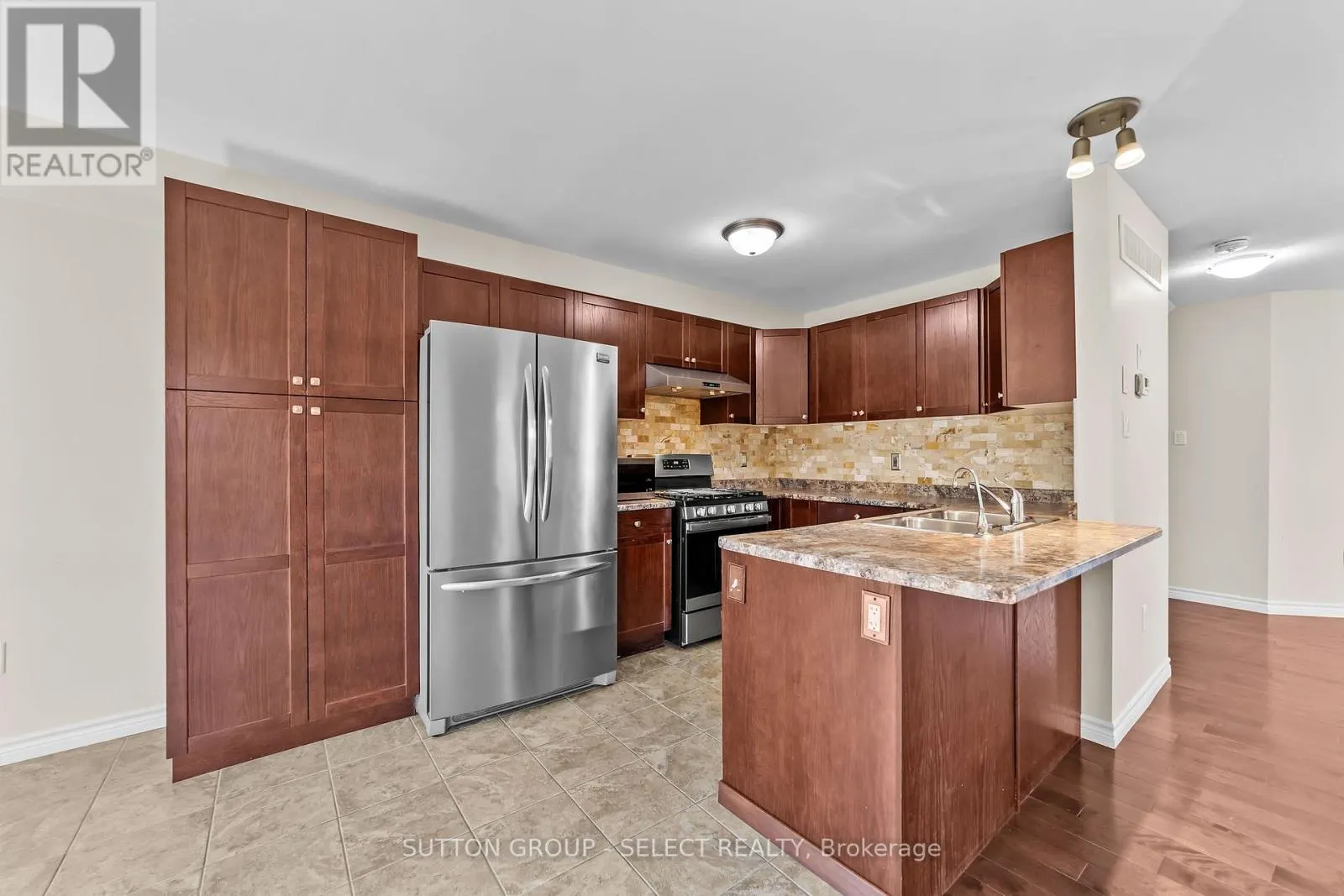 953 SILVERFOX CRESCENT