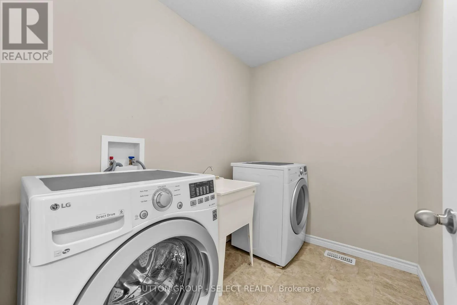 953 SILVERFOX CRESCENT