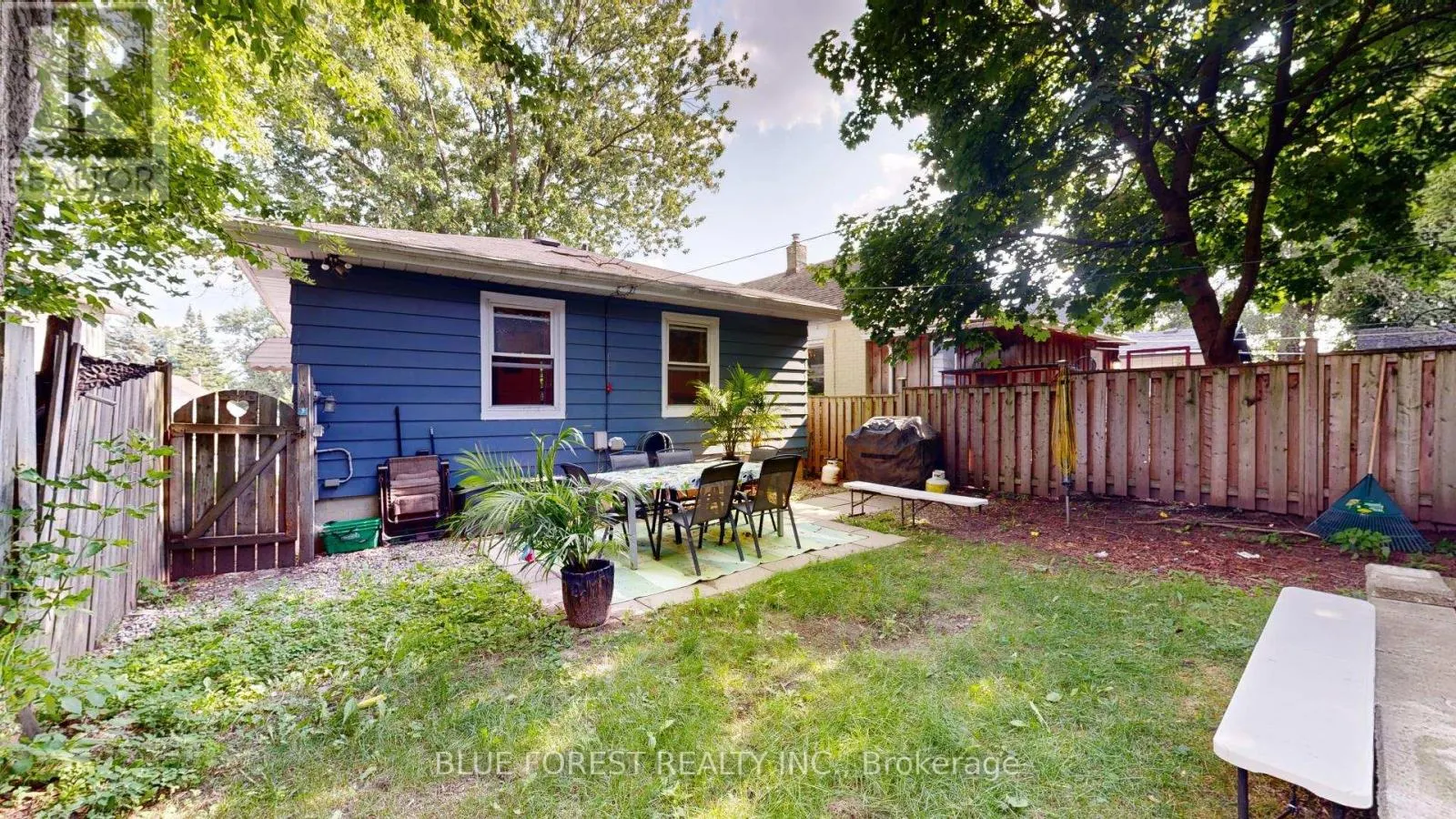 18 CONNAUGHT AVENUE