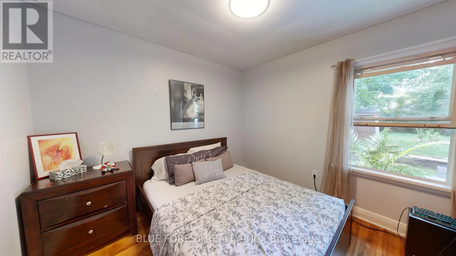 18 CONNAUGHT AVENUE