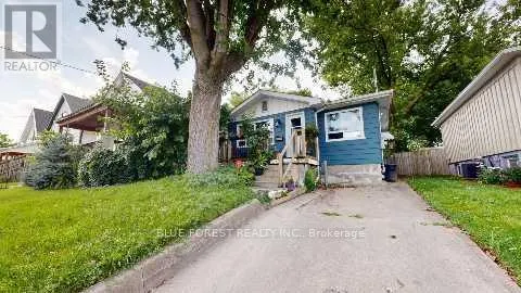 18 CONNAUGHT AVENUE