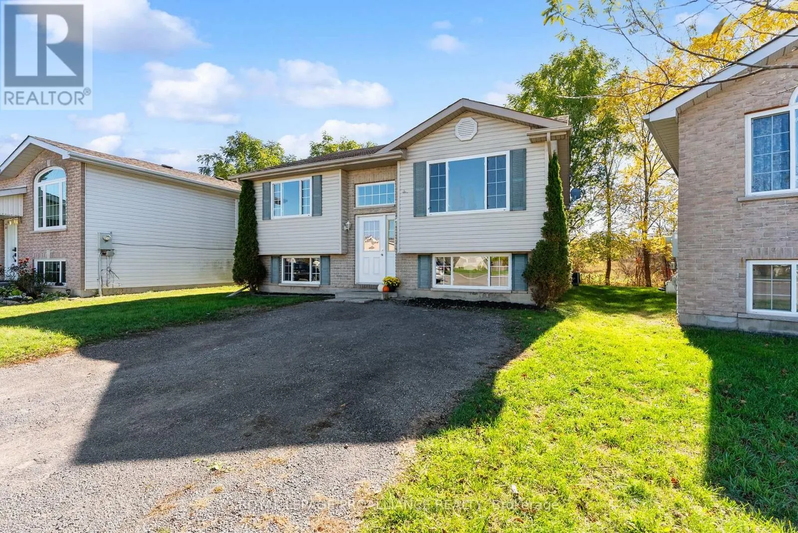 6 LAKE COURT