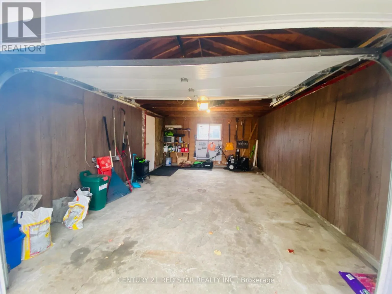 107 ELLIS CRESCENT S