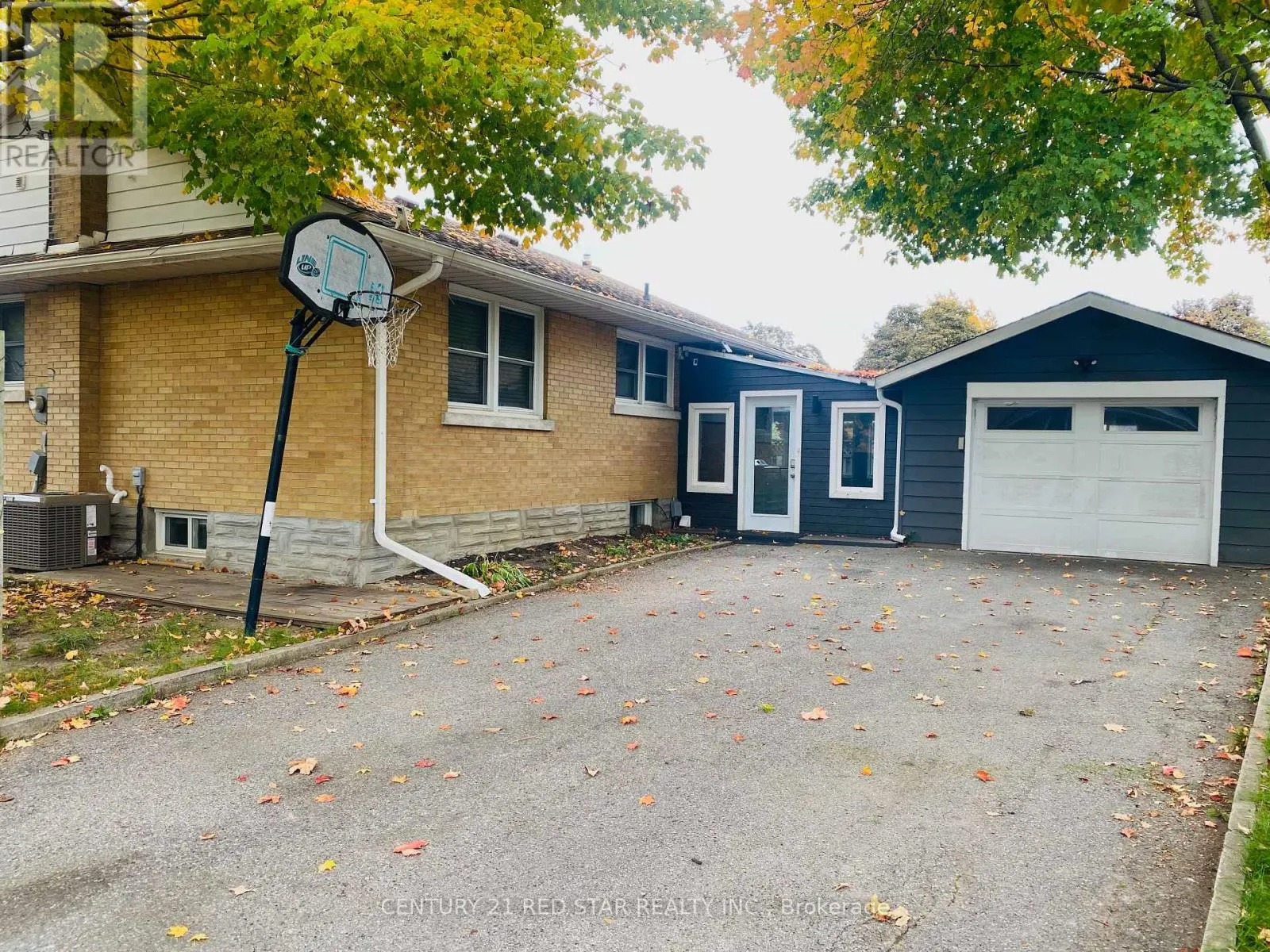 107 ELLIS CRESCENT S