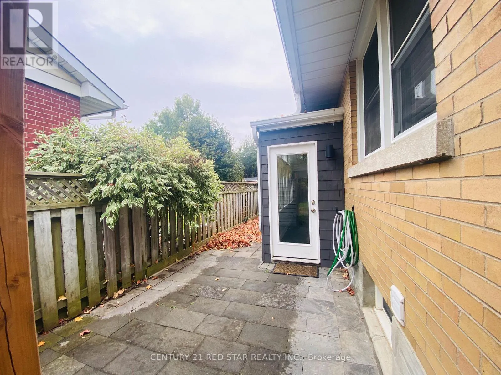 107 ELLIS CRESCENT S