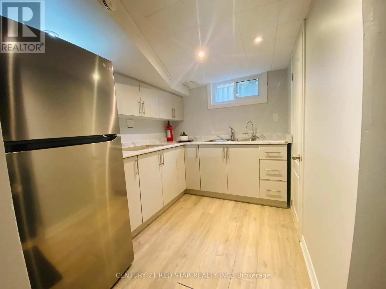 107 ELLIS CRESCENT S
