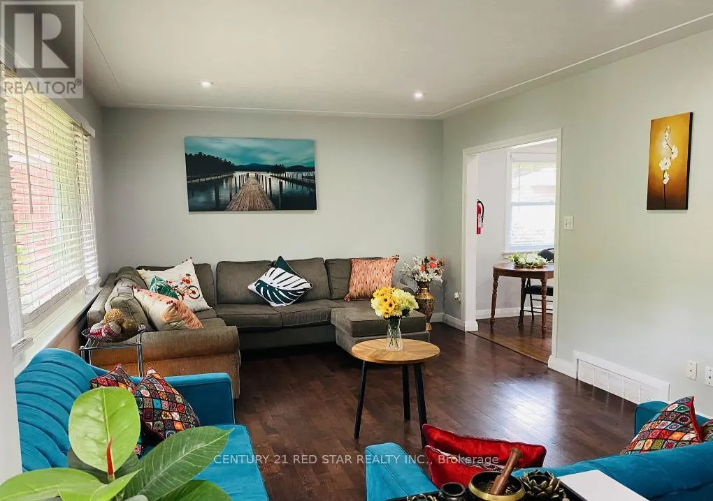 107 ELLIS CRESCENT S