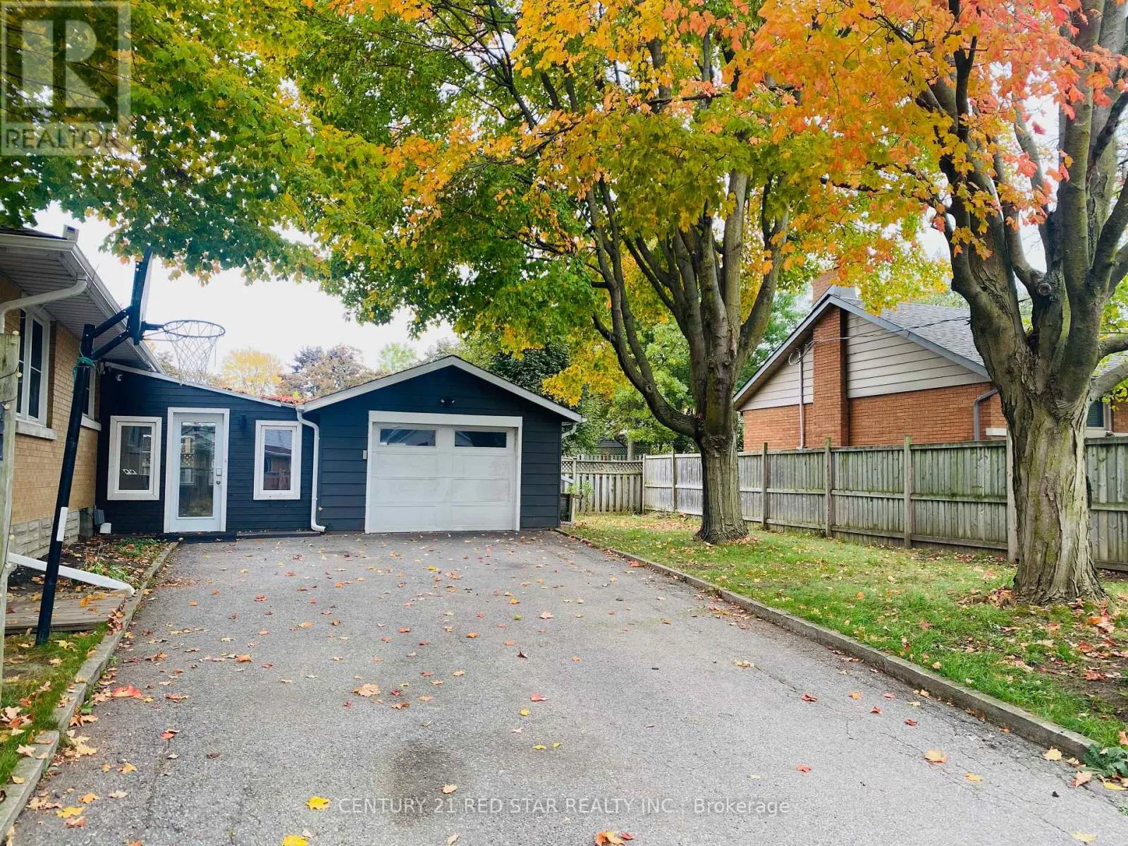 107 ELLIS CRESCENT S