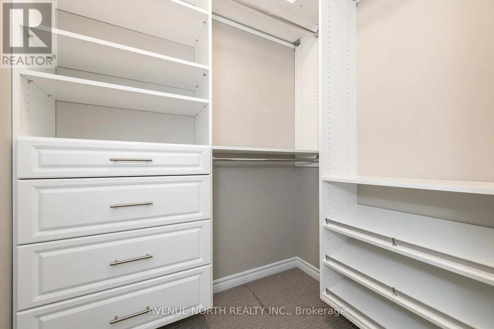3979 KELLY FARM DRIVE
