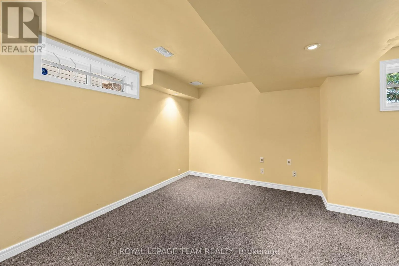 27 EVANSHEN CRESCENT