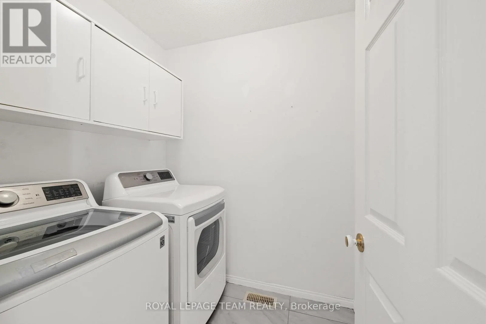 27 EVANSHEN CRESCENT
