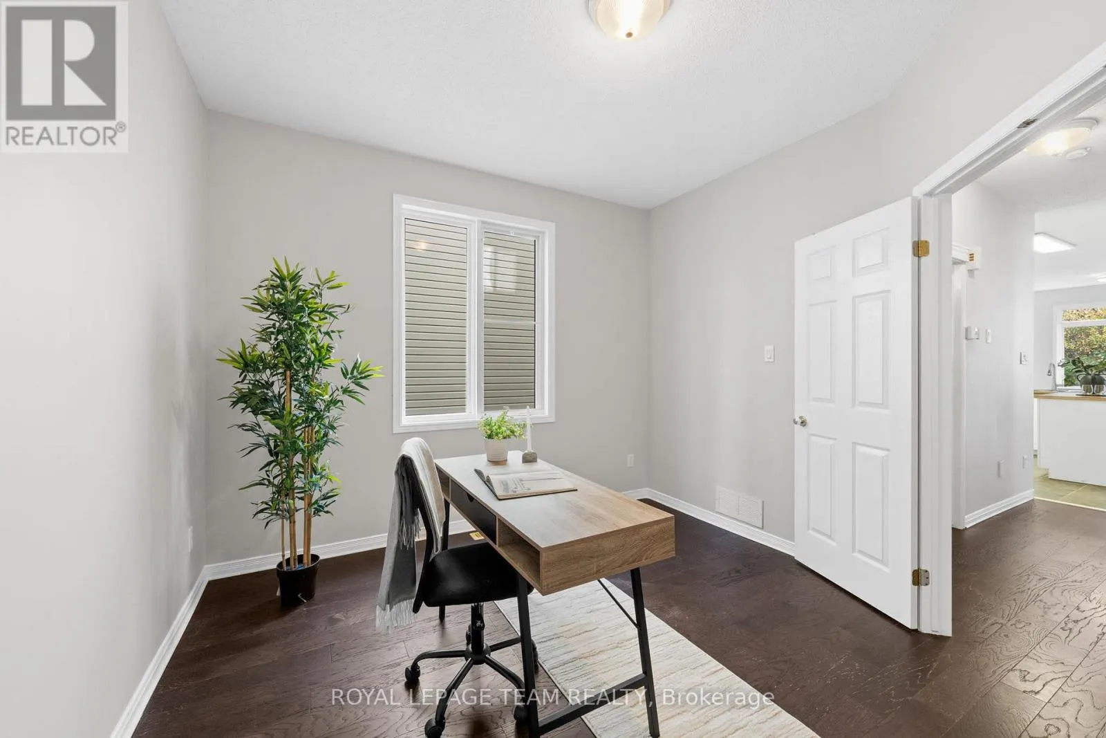 27 EVANSHEN CRESCENT