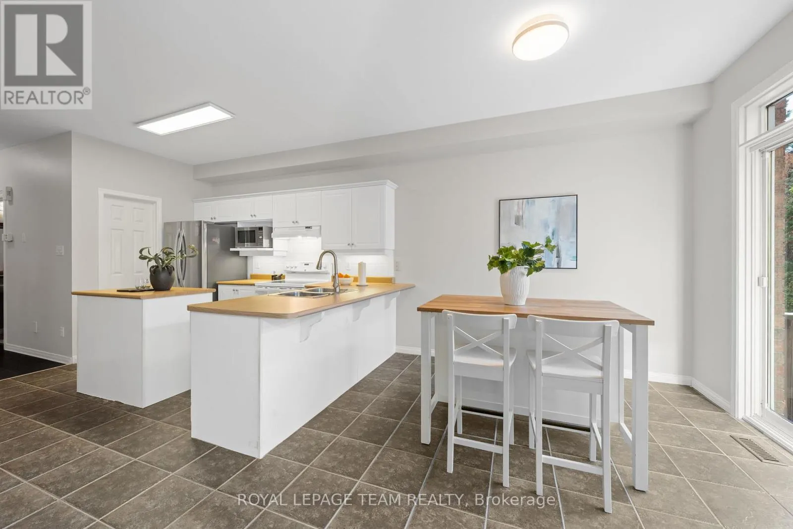 27 EVANSHEN CRESCENT