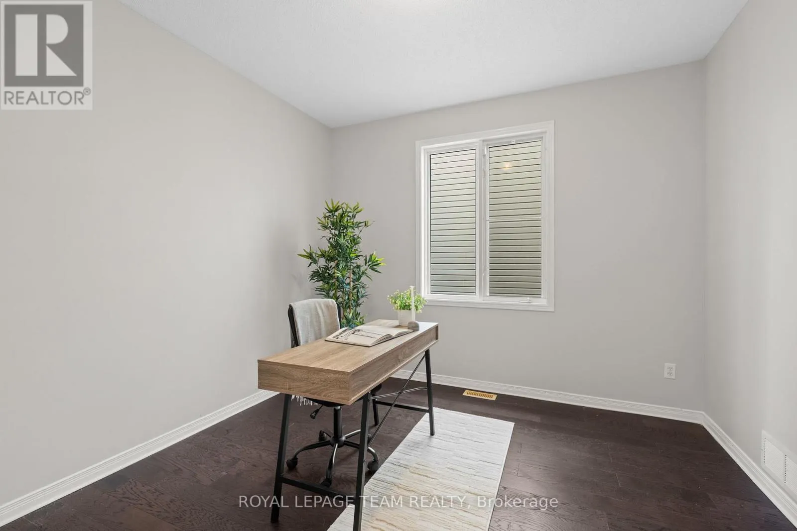 27 EVANSHEN CRESCENT