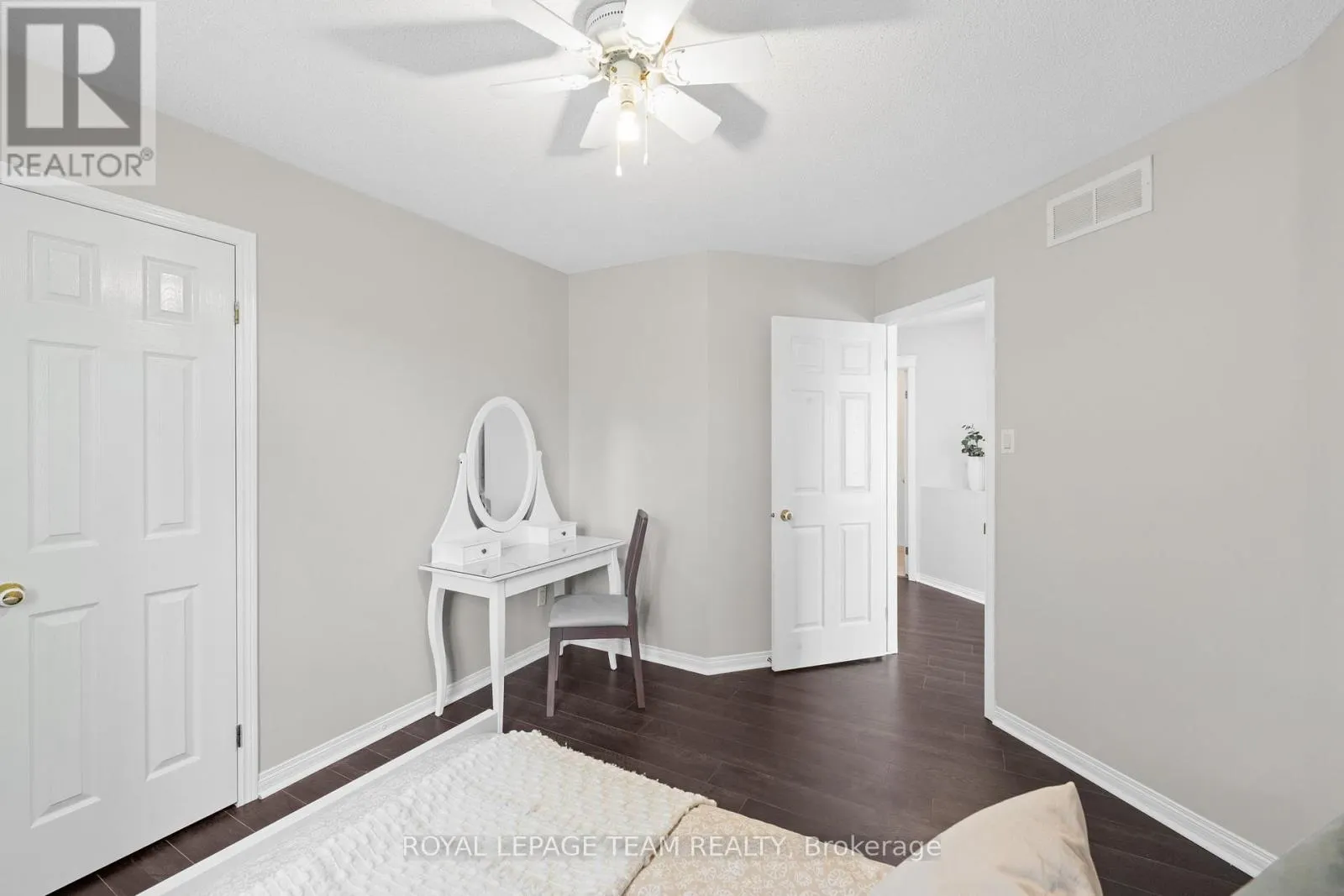 27 EVANSHEN CRESCENT
