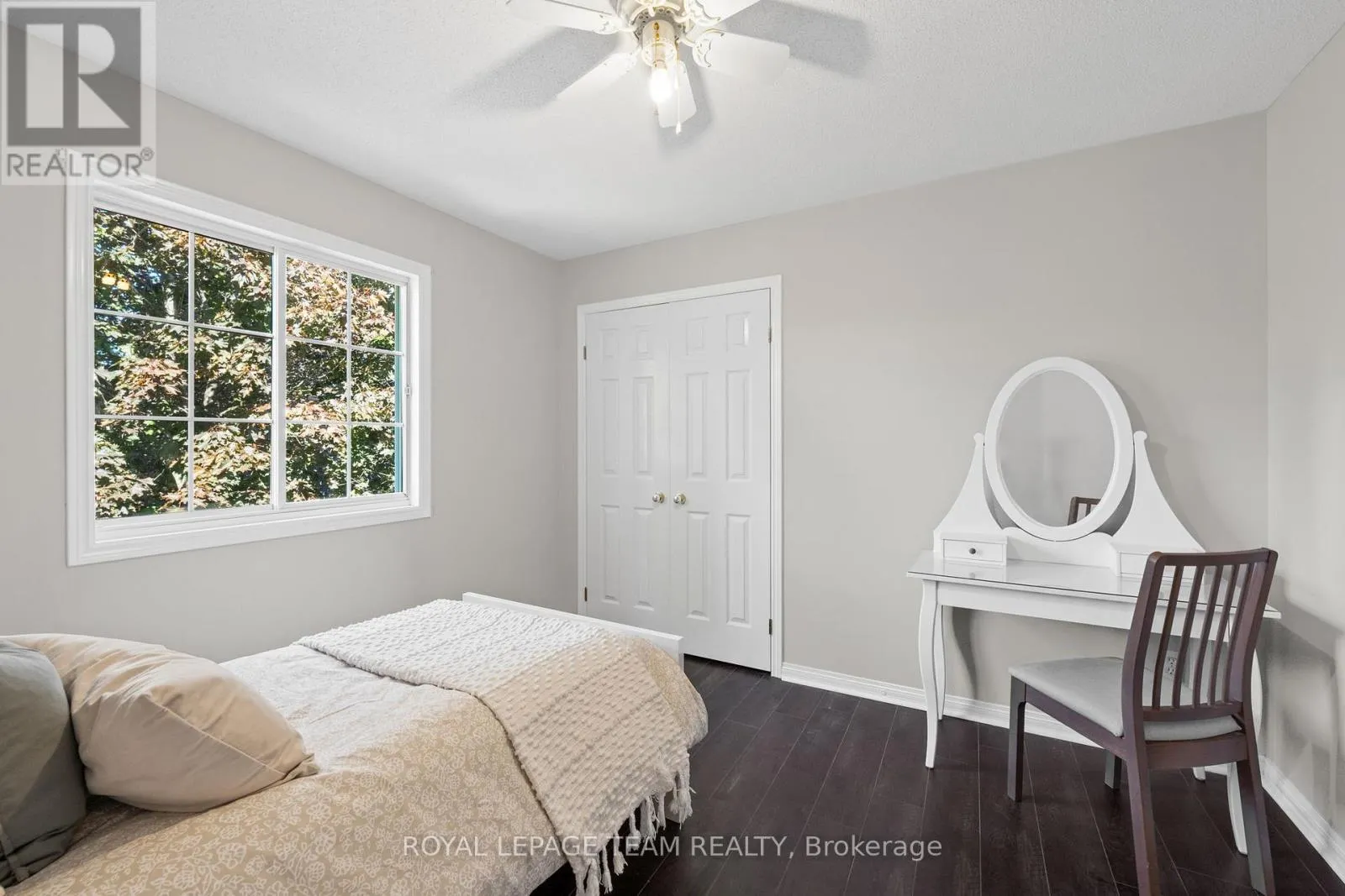 27 EVANSHEN CRESCENT