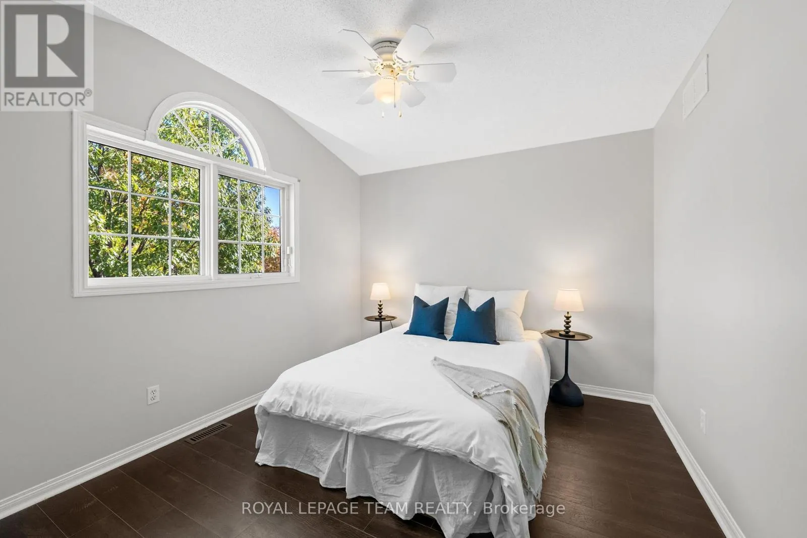 27 EVANSHEN CRESCENT
