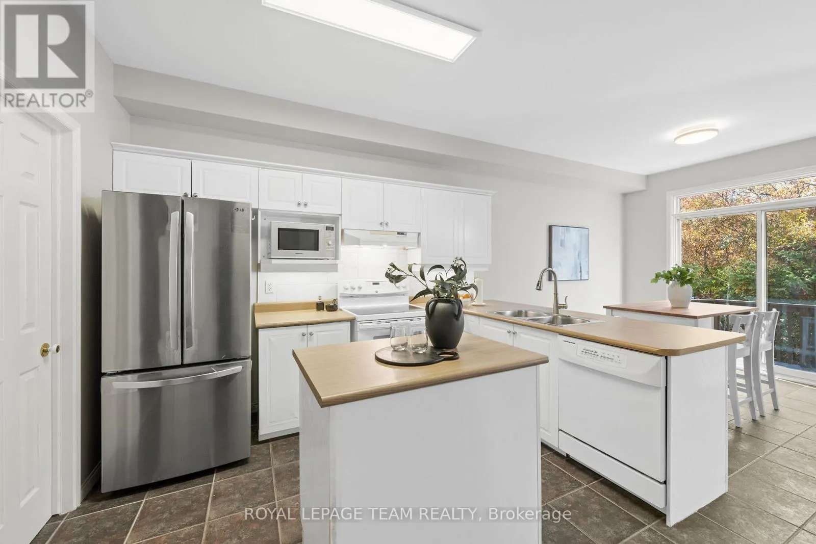 27 EVANSHEN CRESCENT