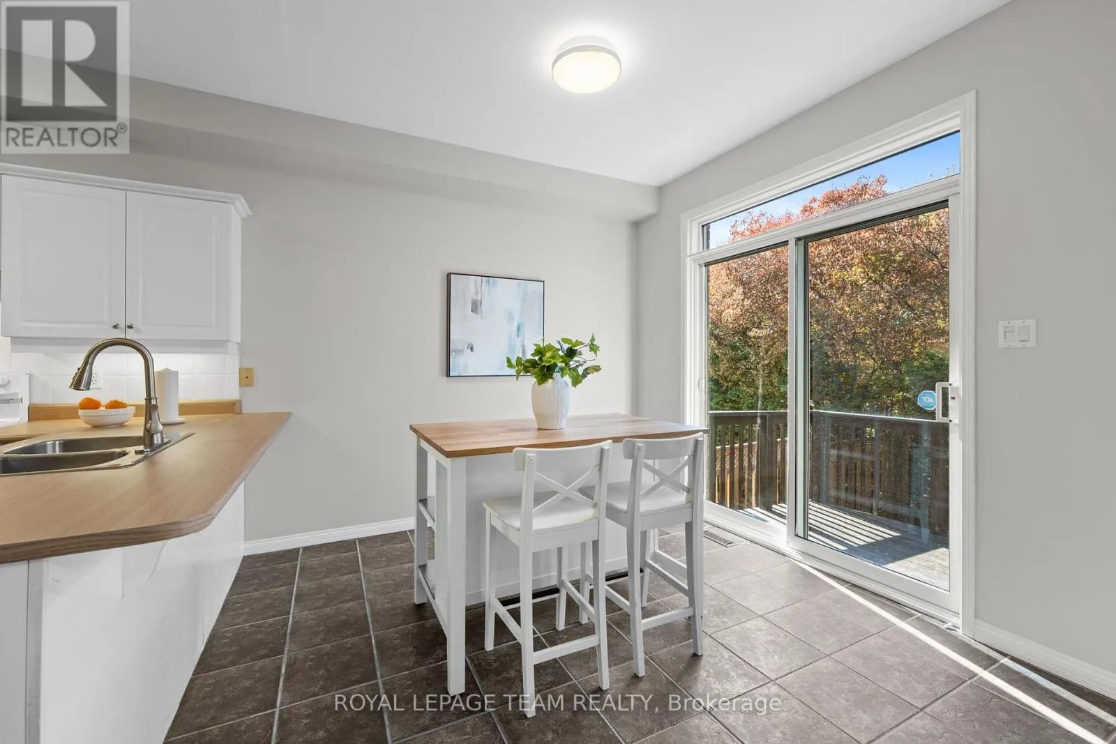 27 EVANSHEN CRESCENT