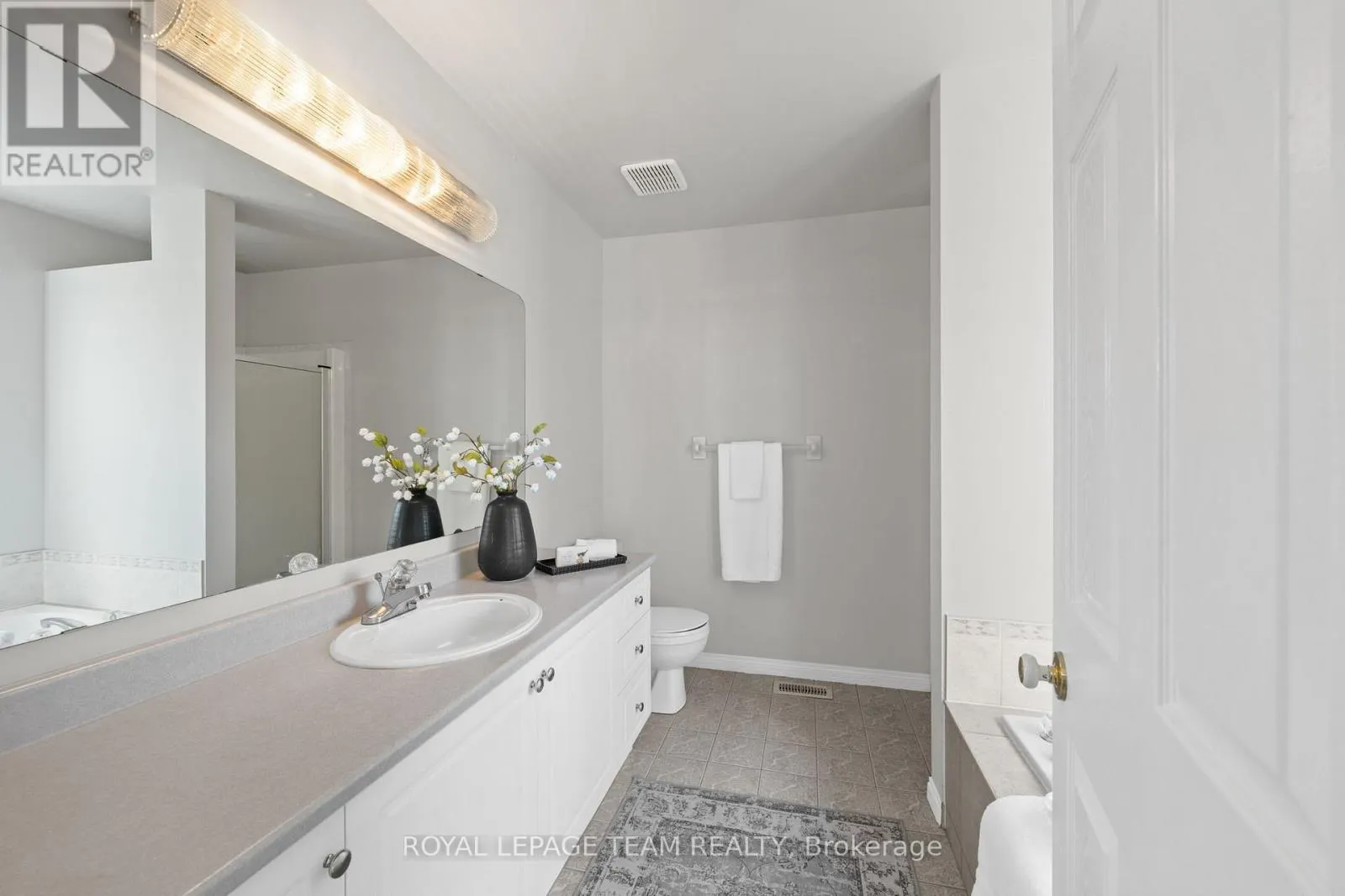 27 EVANSHEN CRESCENT