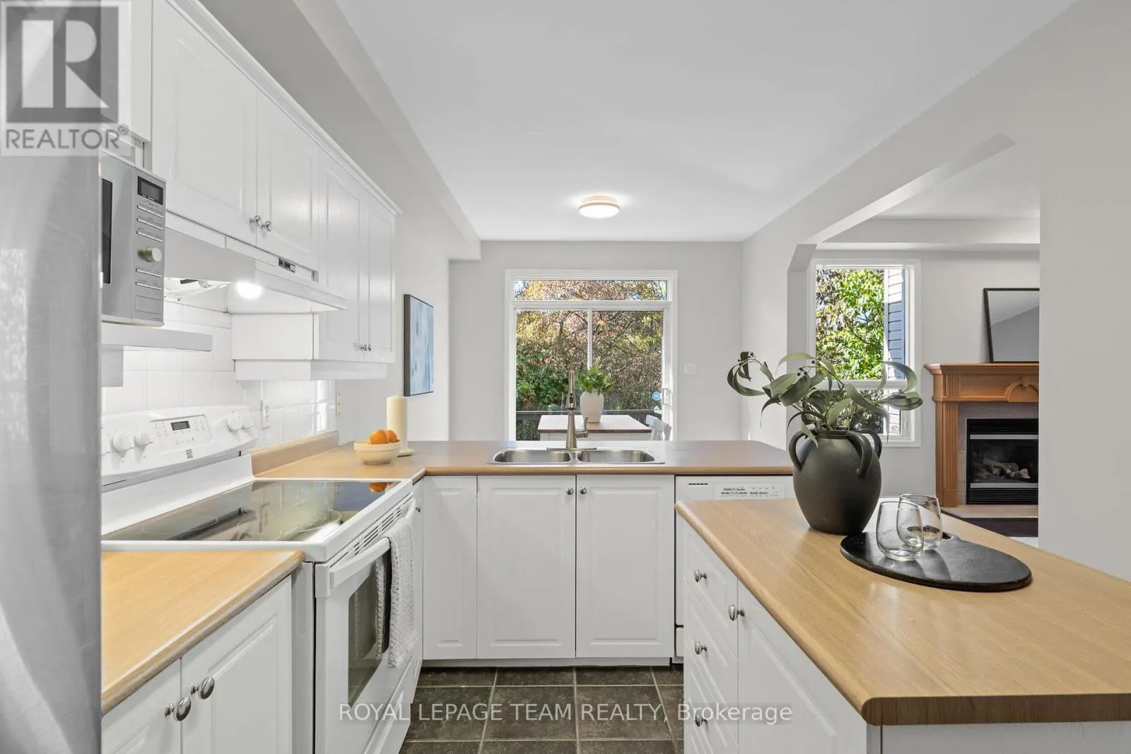 27 EVANSHEN CRESCENT