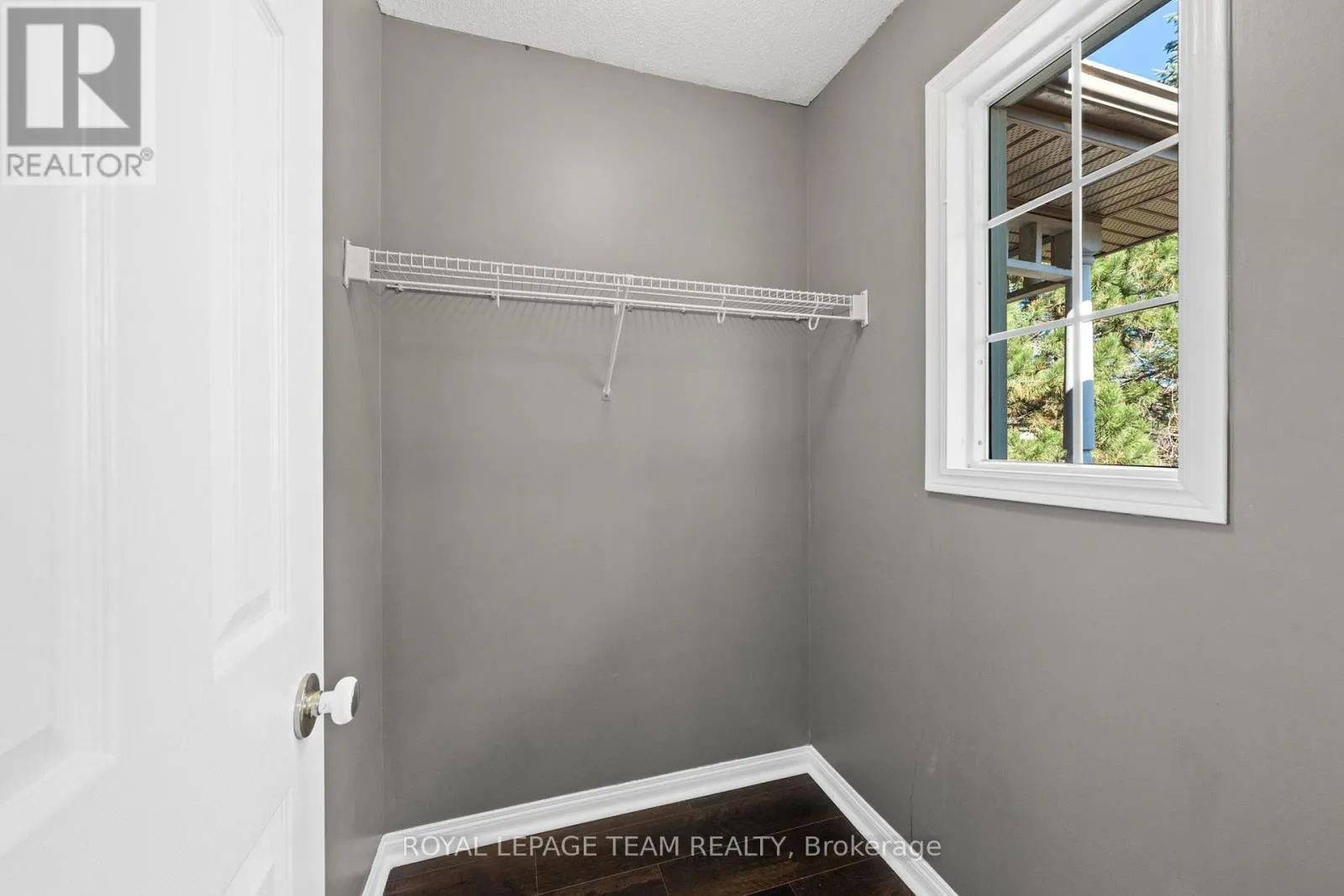 27 EVANSHEN CRESCENT