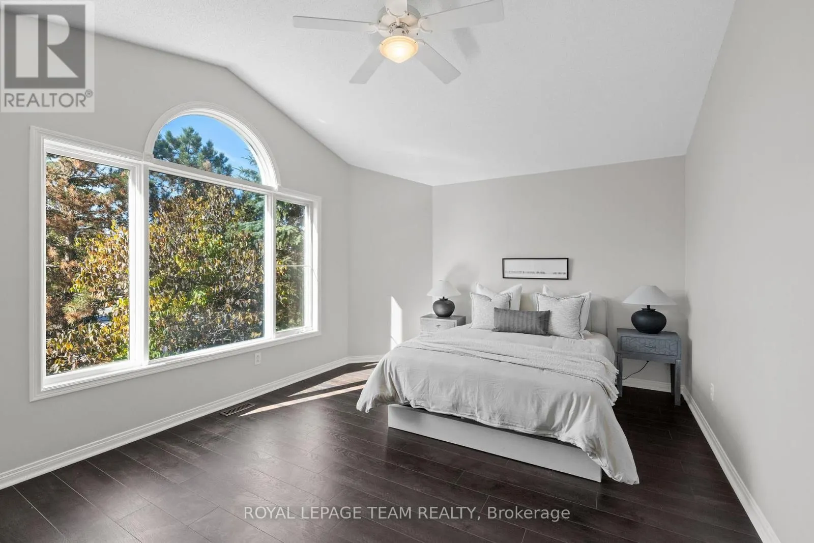 27 EVANSHEN CRESCENT