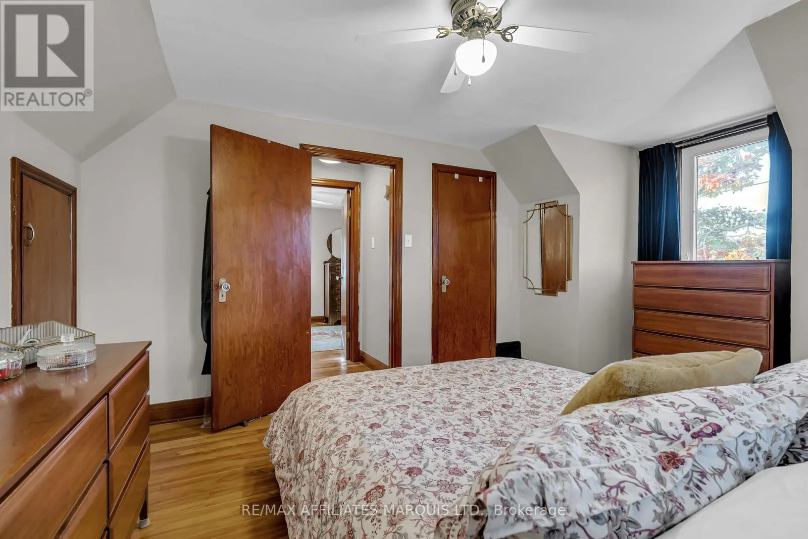 330 FOURTH STREET W