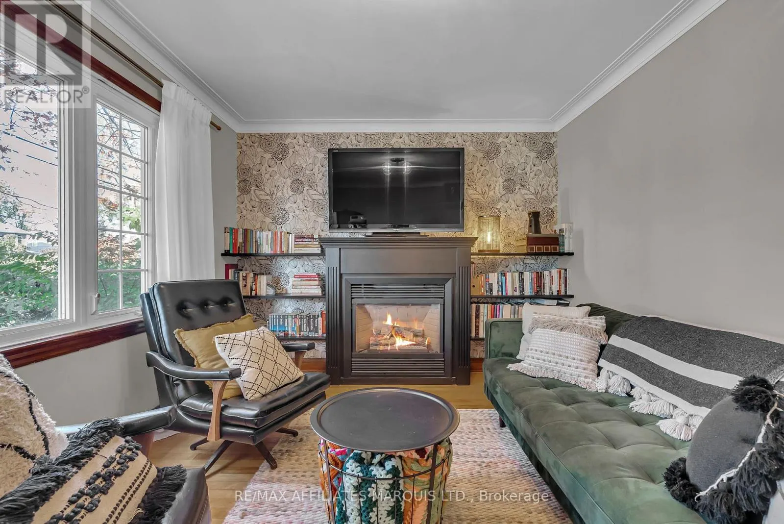 330 FOURTH STREET W