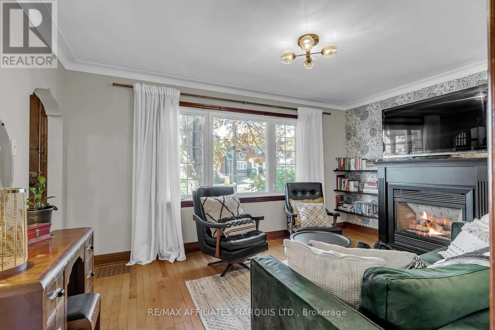 330 FOURTH STREET W