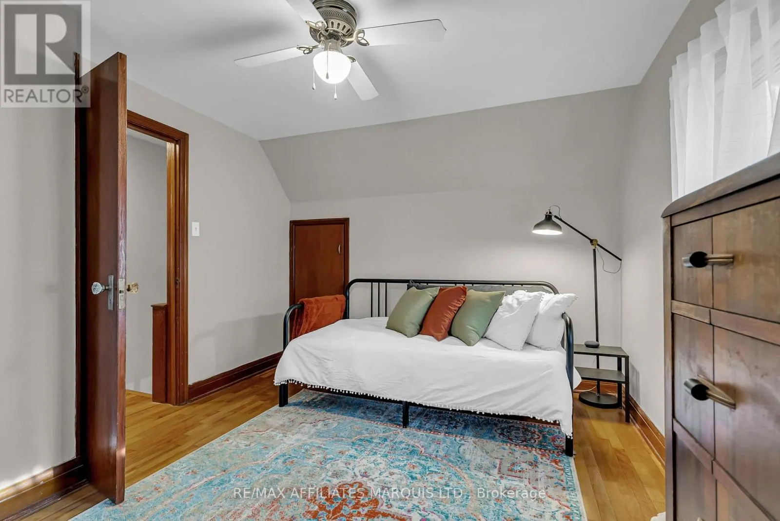 330 FOURTH STREET W
