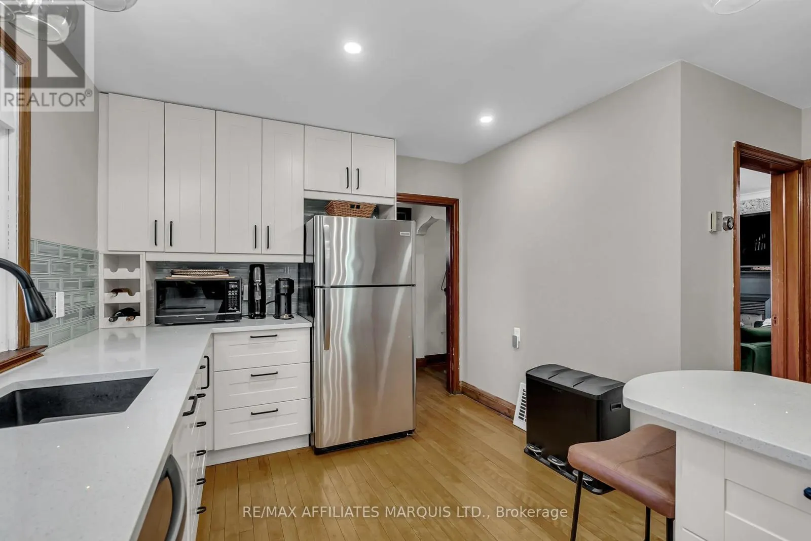 330 FOURTH STREET W